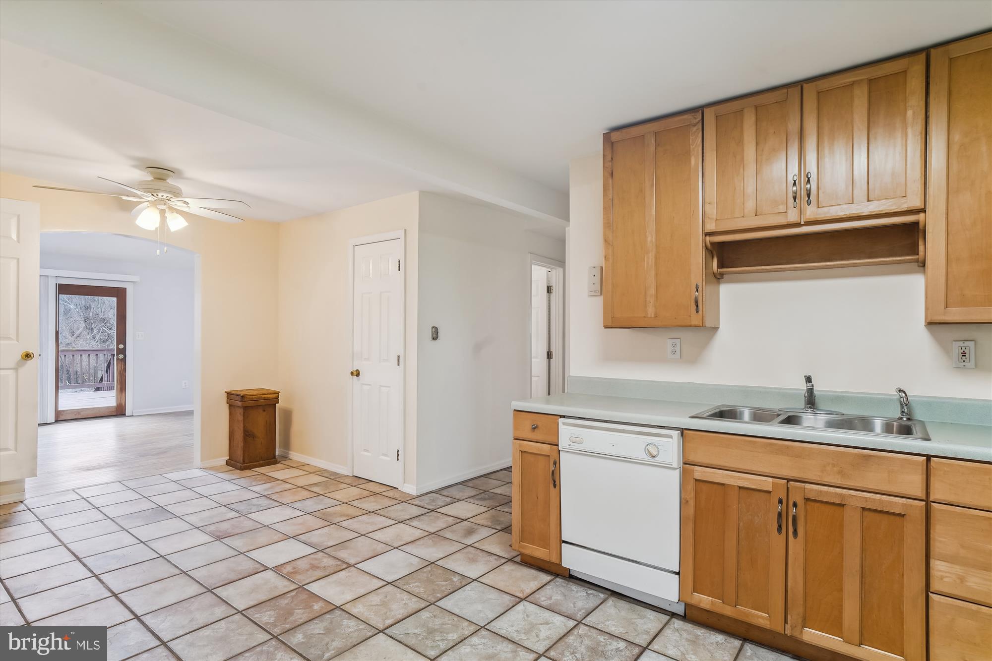 799 Briggs Chaney Road Silver Spring, MD 20905 - Photo 20 of 56 Kitchen