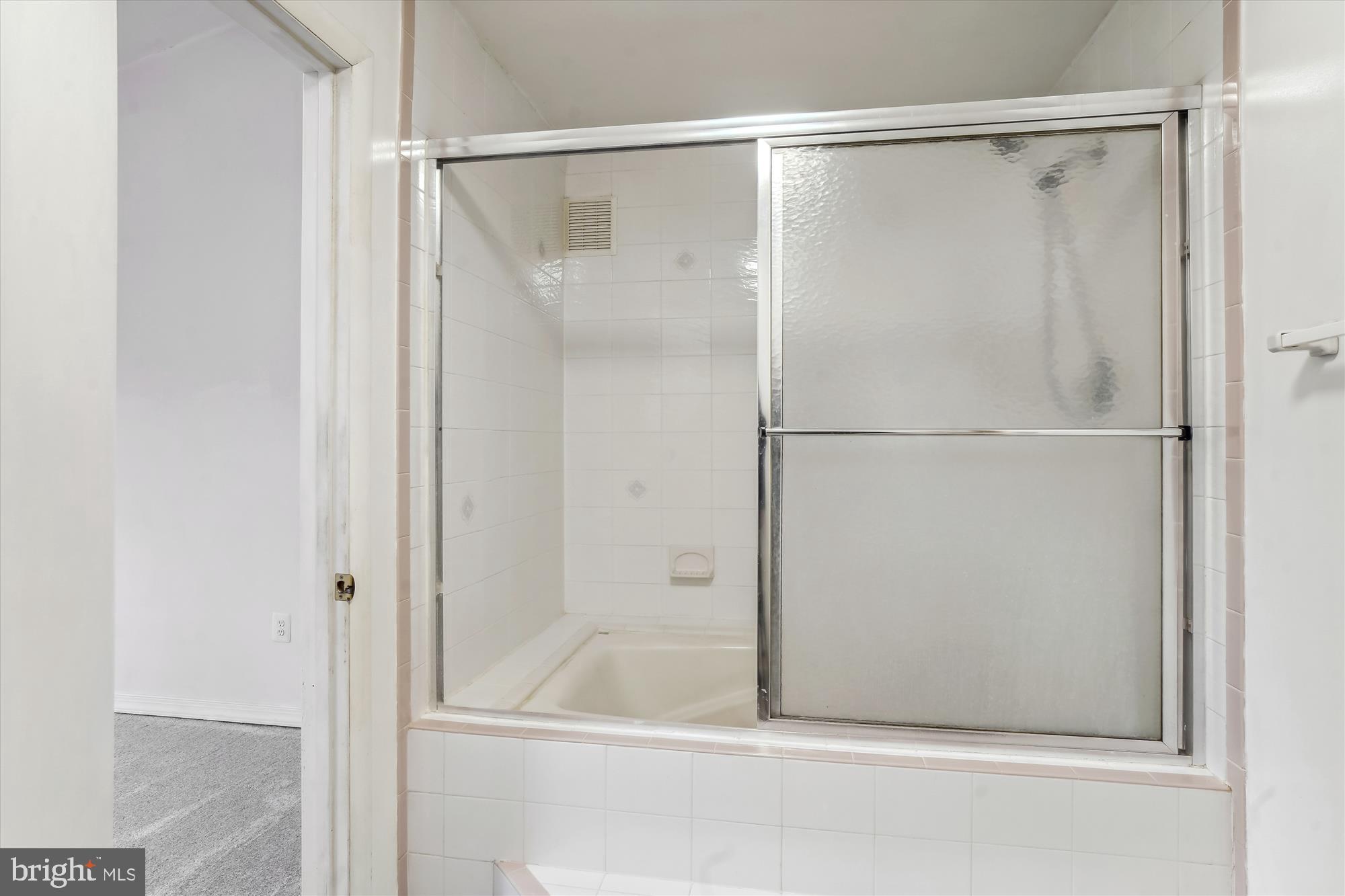 799 Briggs Chaney Road Silver Spring, MD 20905 - Photo 31 of 56 Primary Bathroom