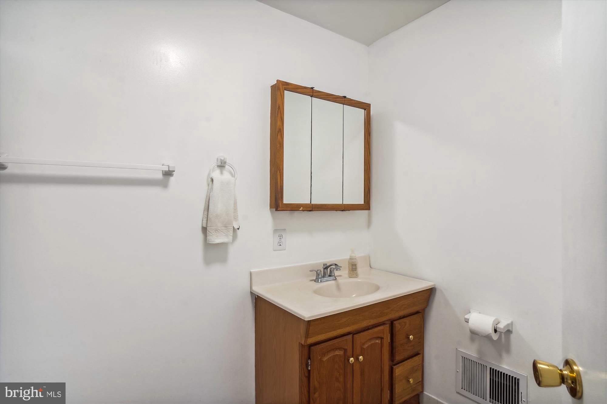 799 Briggs Chaney Road Silver Spring, MD 20905 - Photo 32 of 56 Primary Bathroom