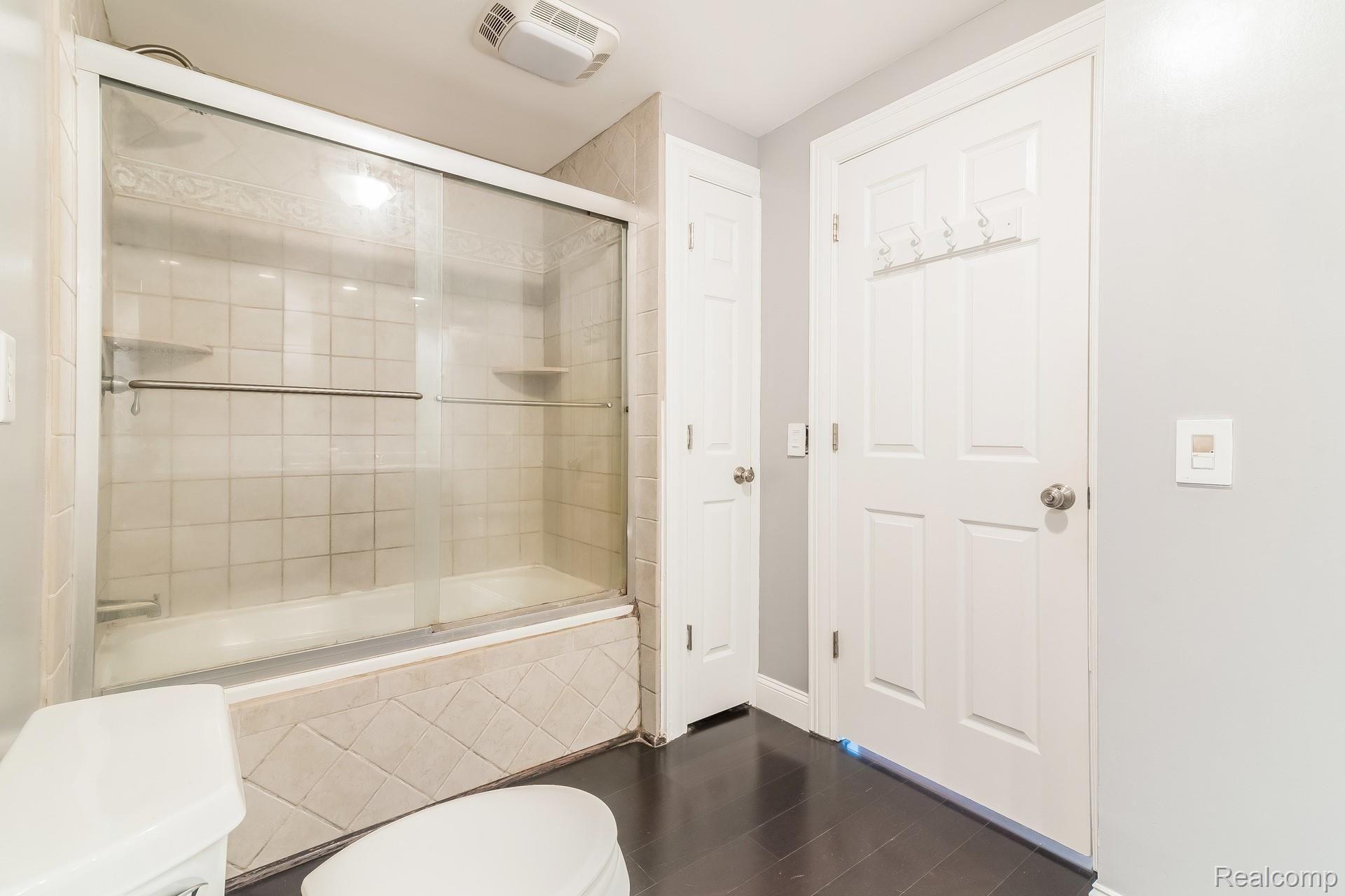 5802 Hinkley Road Stockbridge, MI 49285 - Photo 12 of 25 015-photo-main-bathroom-8581391.jpg