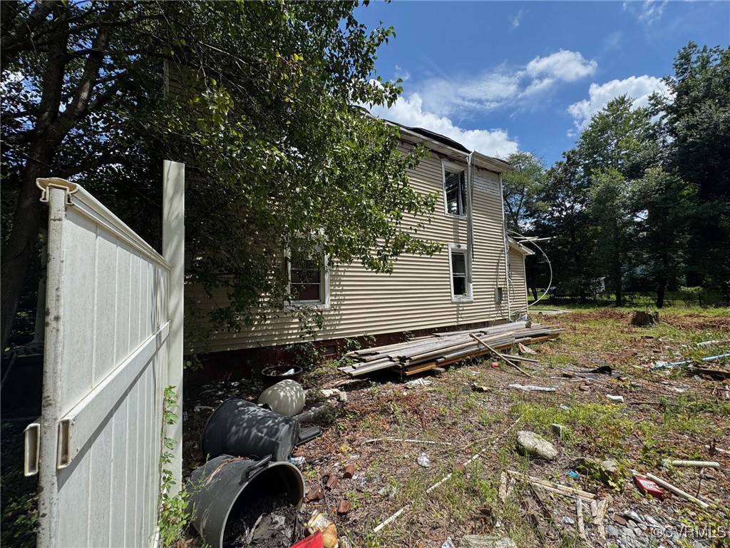 560 2nd Avenue Alberta, VA 23821 - Photo 2 of 4 View of side of property