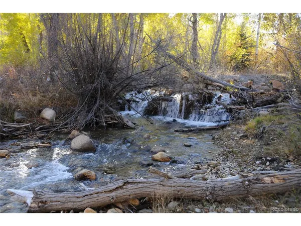 a living room with lots of furniture and a view of kitchen