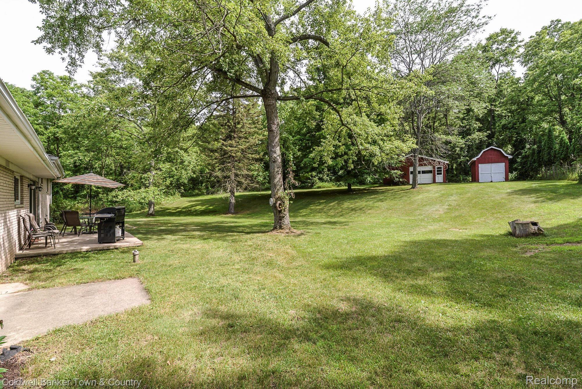 12318 White Lake Road Fenton, MI 48430 - Photo 4 of 42 DSC_6.jpg