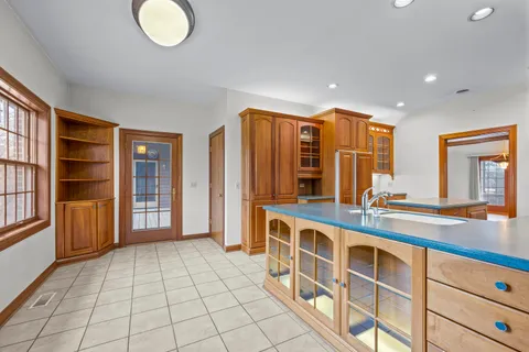 $895,000 | 32981 North River Road, Libertyville, IL 60048