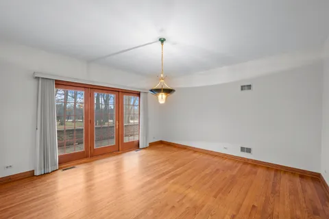 $895,000 | 32981 North River Road, Libertyville, IL 60048