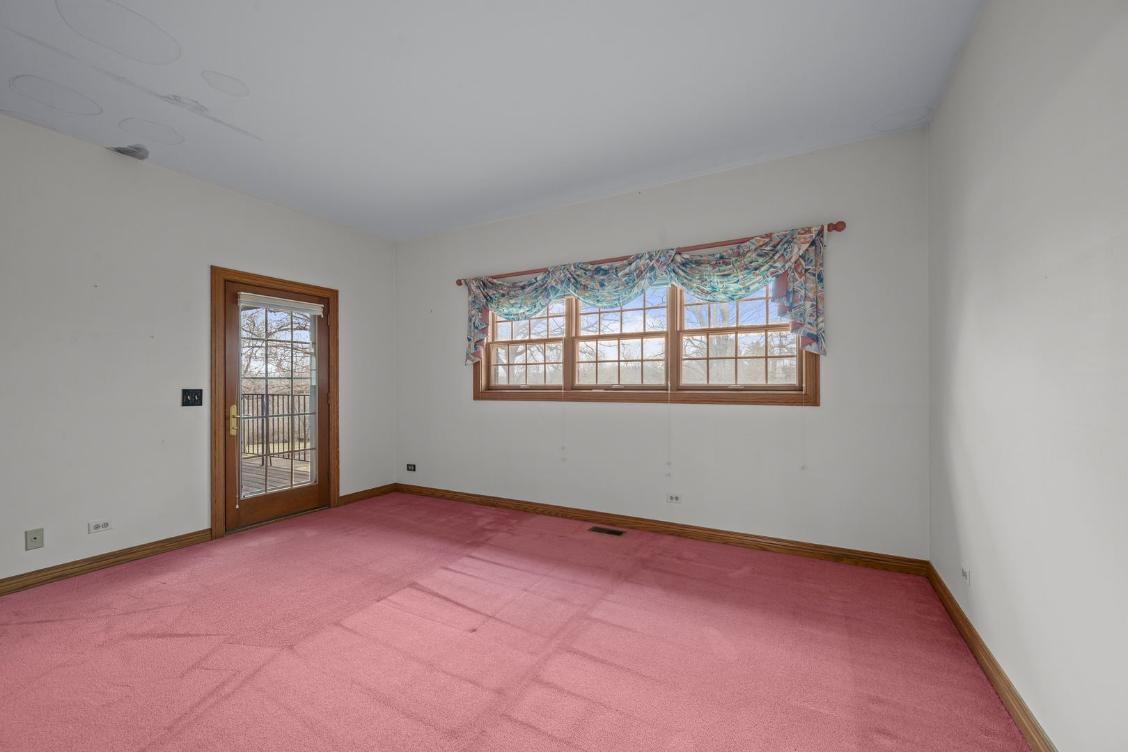 32981 North River Road Libertyville, IL 60048 - Photo 28 of 44 an empty room with windows
