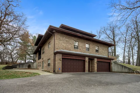 $895,000 | 32981 North River Road, Libertyville, IL 60048