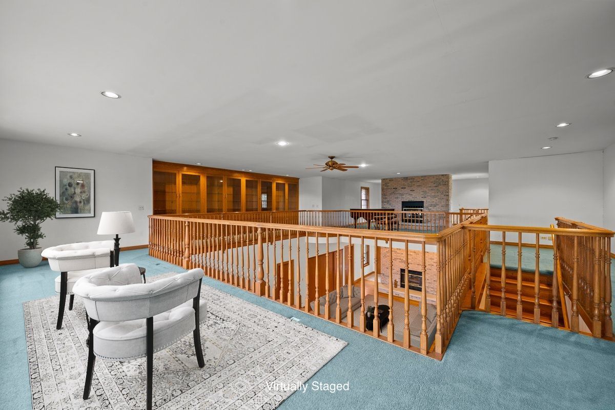 32981 North River Road Libertyville, IL 60048 - Photo 35 of 44 a living room with furniture