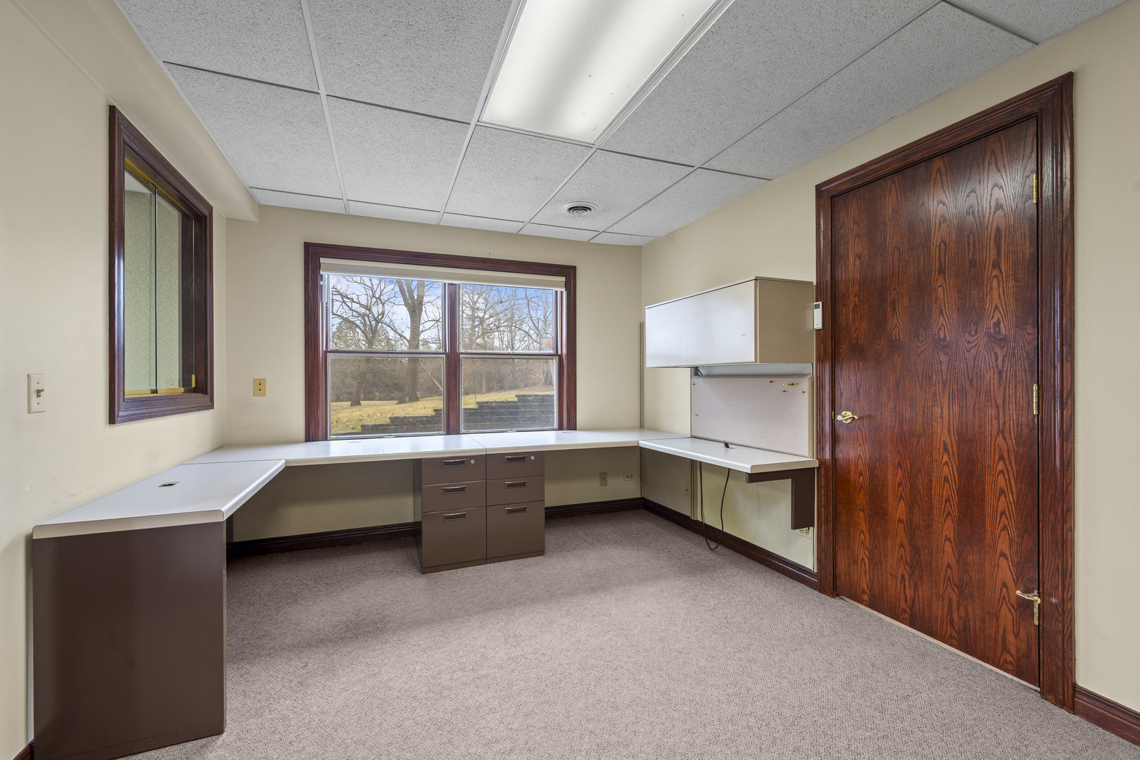 32981 North River Road Libertyville, IL 60048 - Photo 38 of 44 a room with a bed and a window