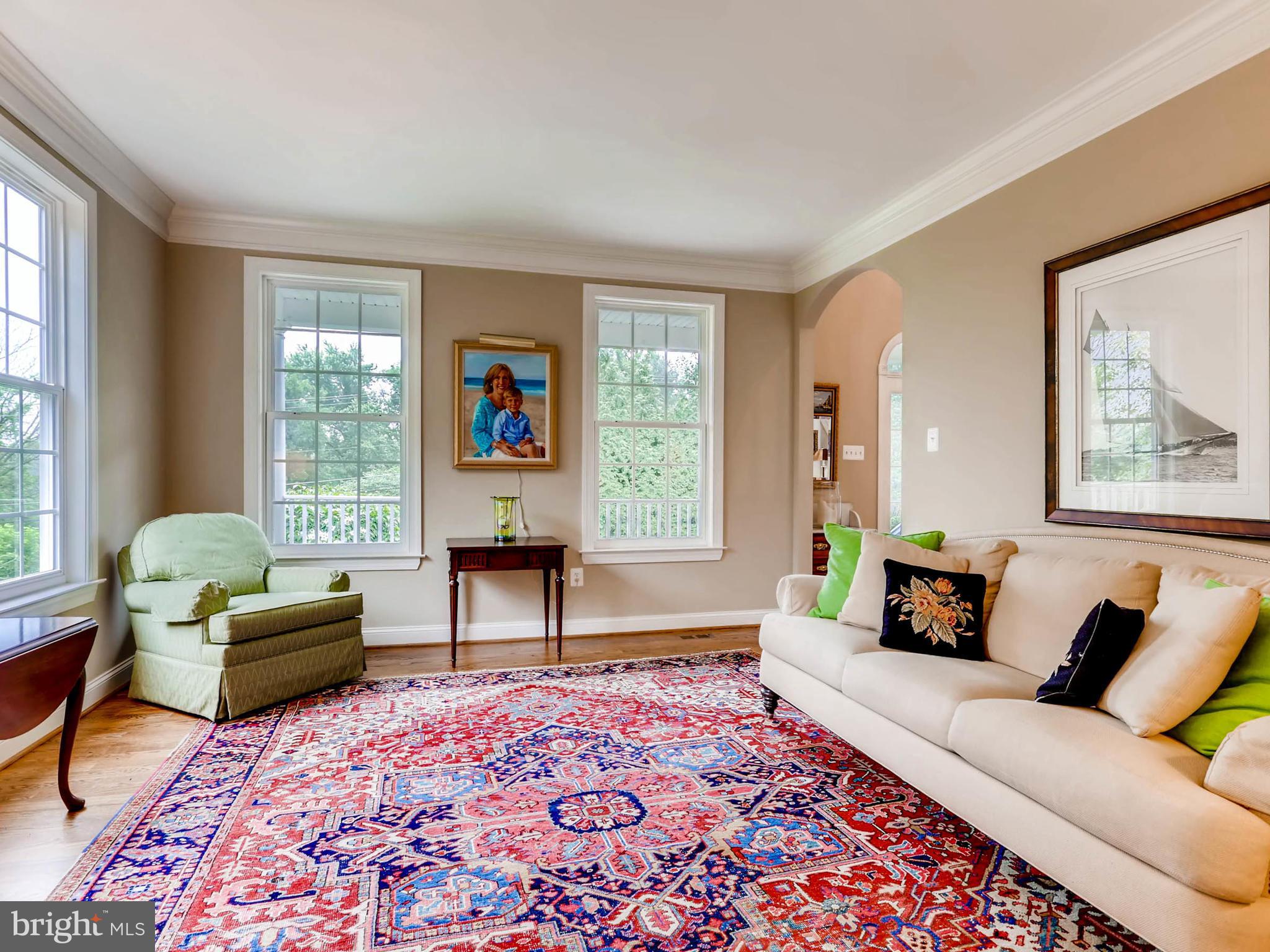 Living Room with crown molding, hardwood flooring