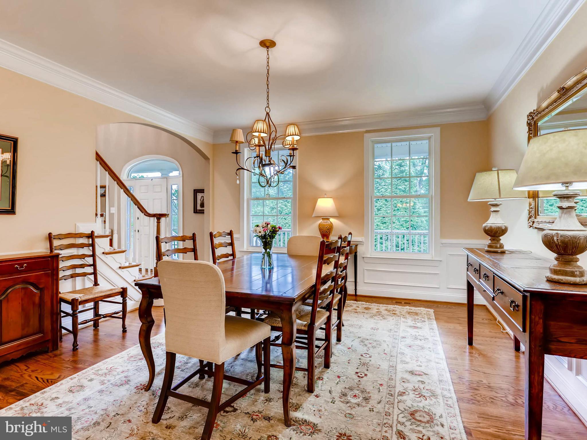 Dining Room with crown molding and picture molding
