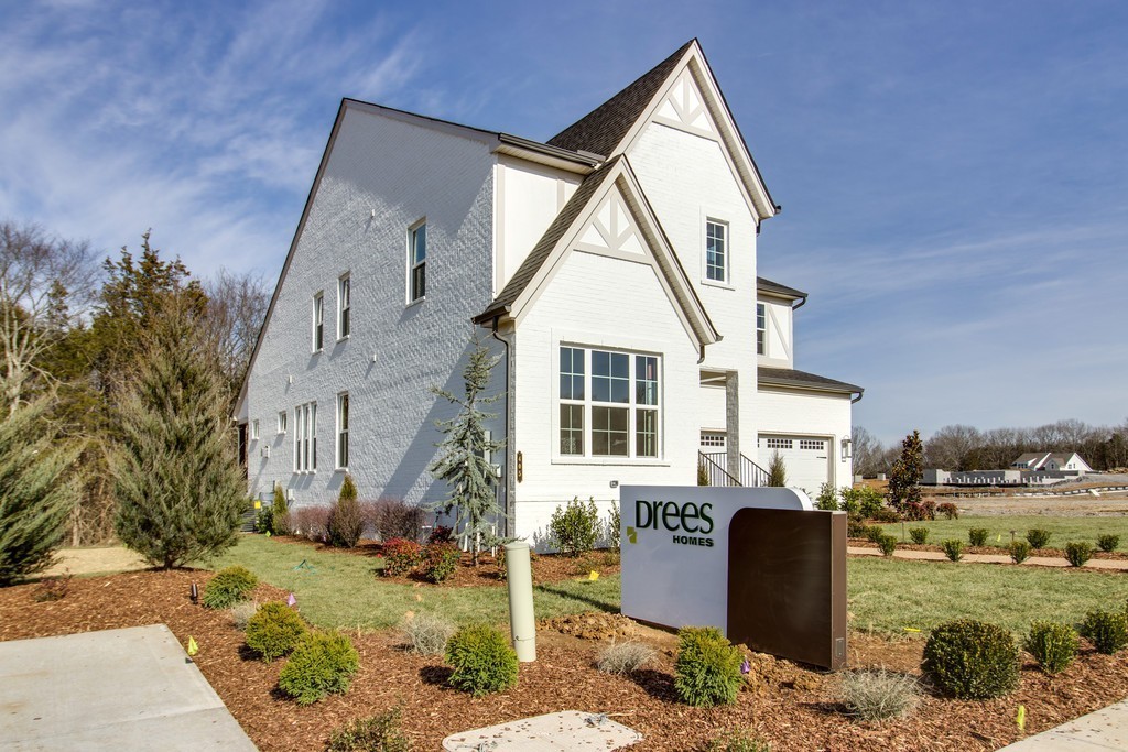1715 Merkel Road West Columbia, TN 38401 - Photo 3 of 70 a front view of a house with a yard