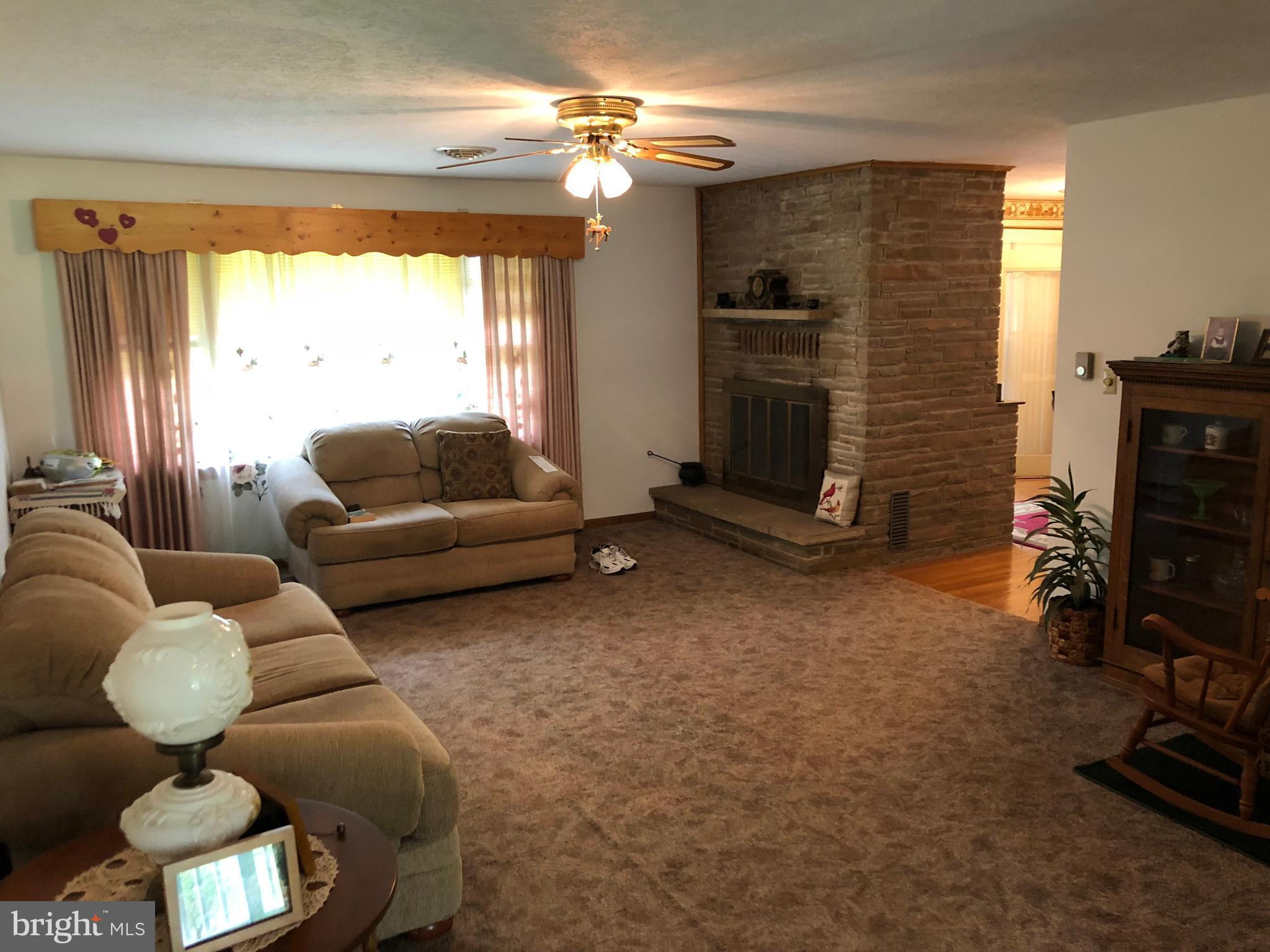 3006 Mann Road Hancock, MD 21750 - Photo 5 of 29 Living Room