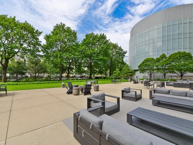 $438,000 | 500 West Superior Street, Unit 1504, Chicago, IL 60654