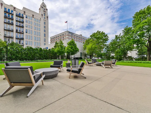 $438,000 | 500 West Superior Street, Unit 1504, Chicago, IL 60654