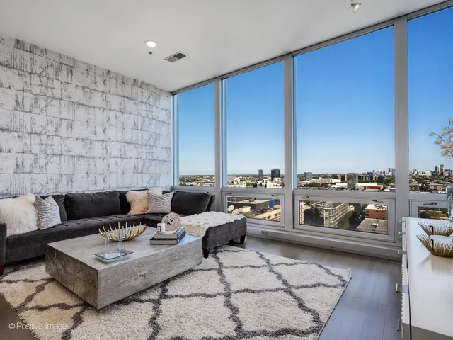 $438,000 | 500 West Superior Street, Unit 1504, Chicago, IL 60654