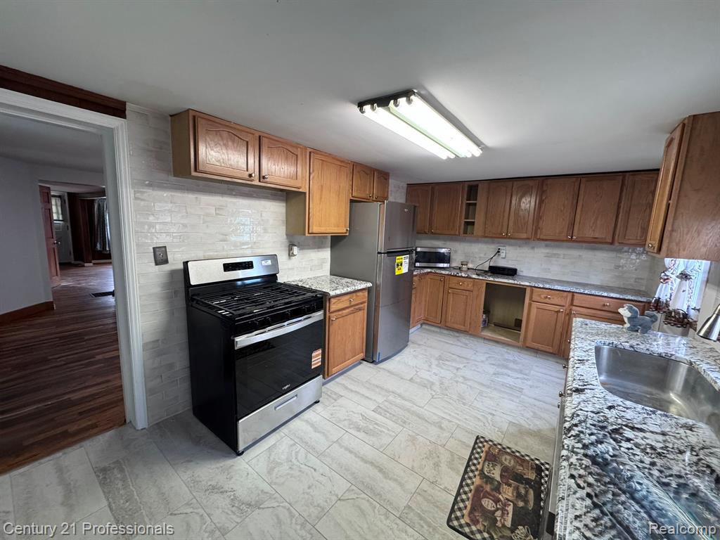 2021 West Rose Center Road Holly, MI 48442 - Photo 20 of 30