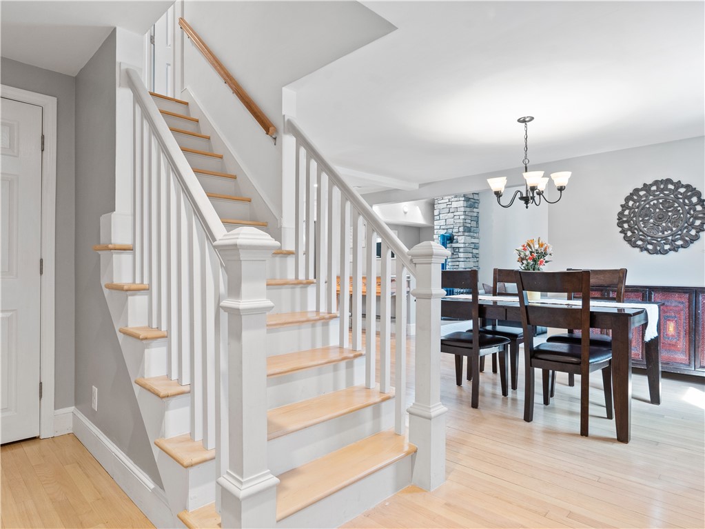 673 County Road Barrington, RI 02806 - Photo 5 of 31
