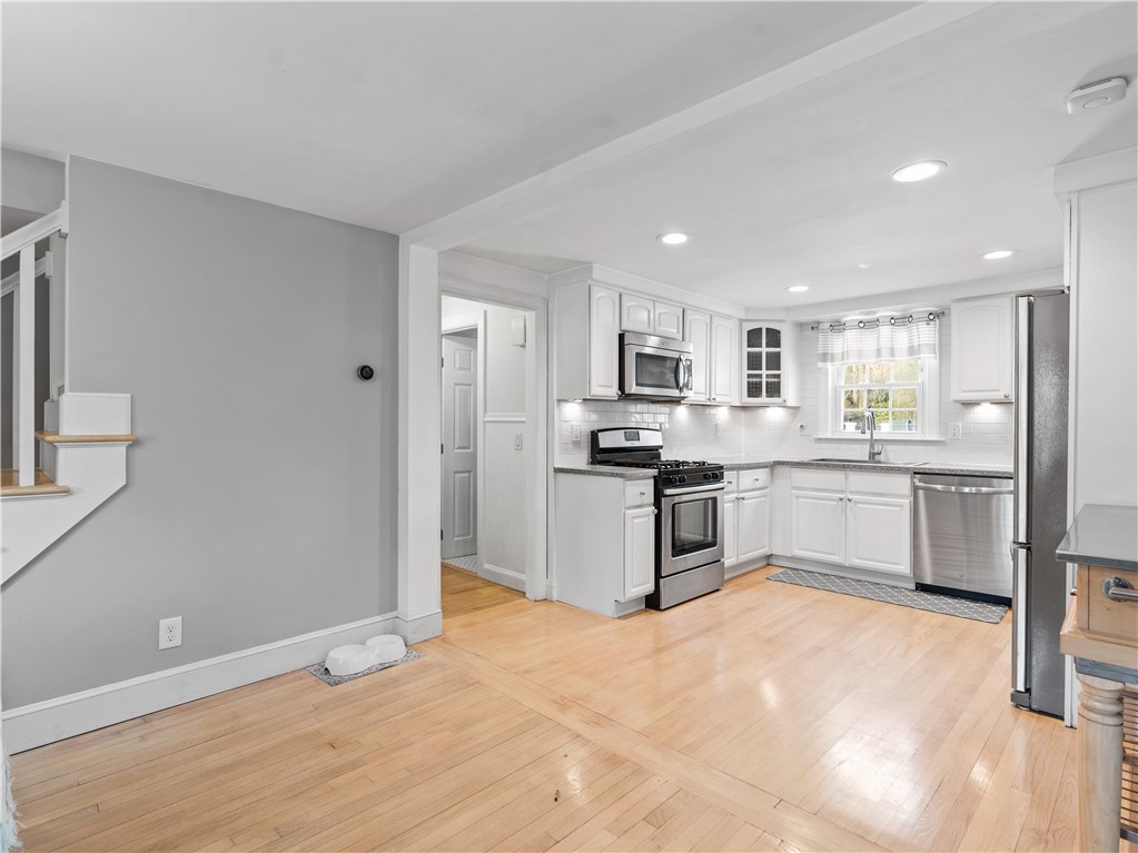 673 County Road Barrington, RI 02806 - Photo 8 of 31