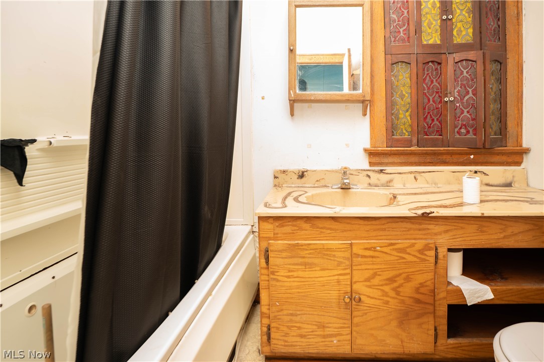522 Massillon Road Akron, OH 44306 - Photo 15 of 27 Full Bathroom