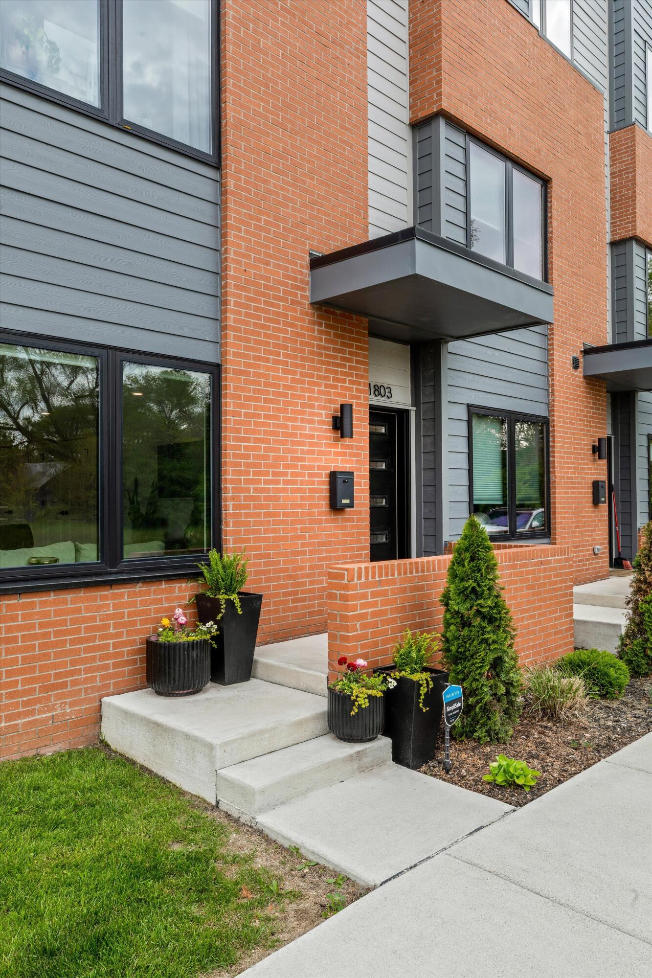 1803 Perry Street, Unit 9 Detroit, MI 48216 - Photo 2 of 56 52-1803 Perry St 0051