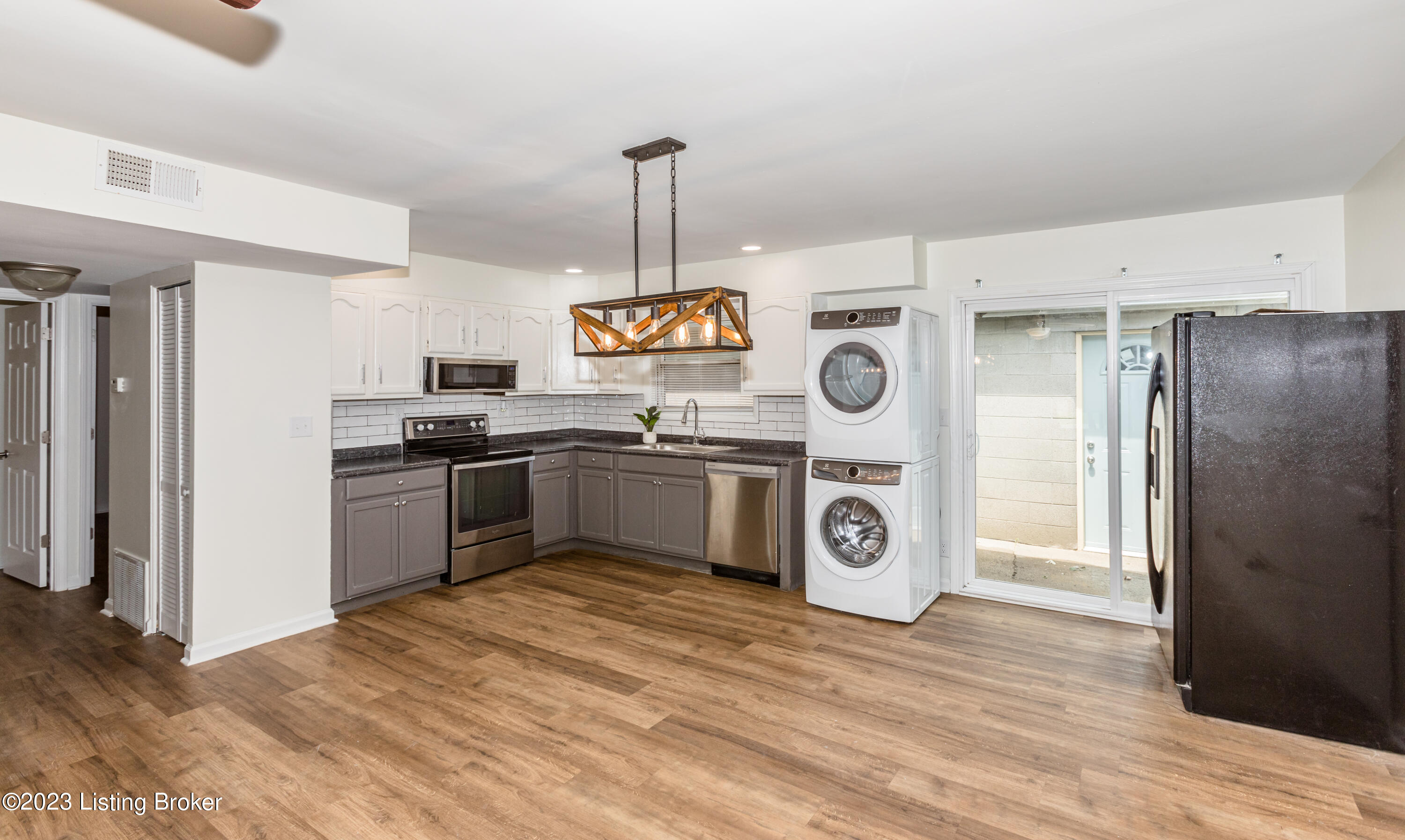 166 Dale Road Louisville, KY 40229 - Photo 9 of 34 1F9A9319