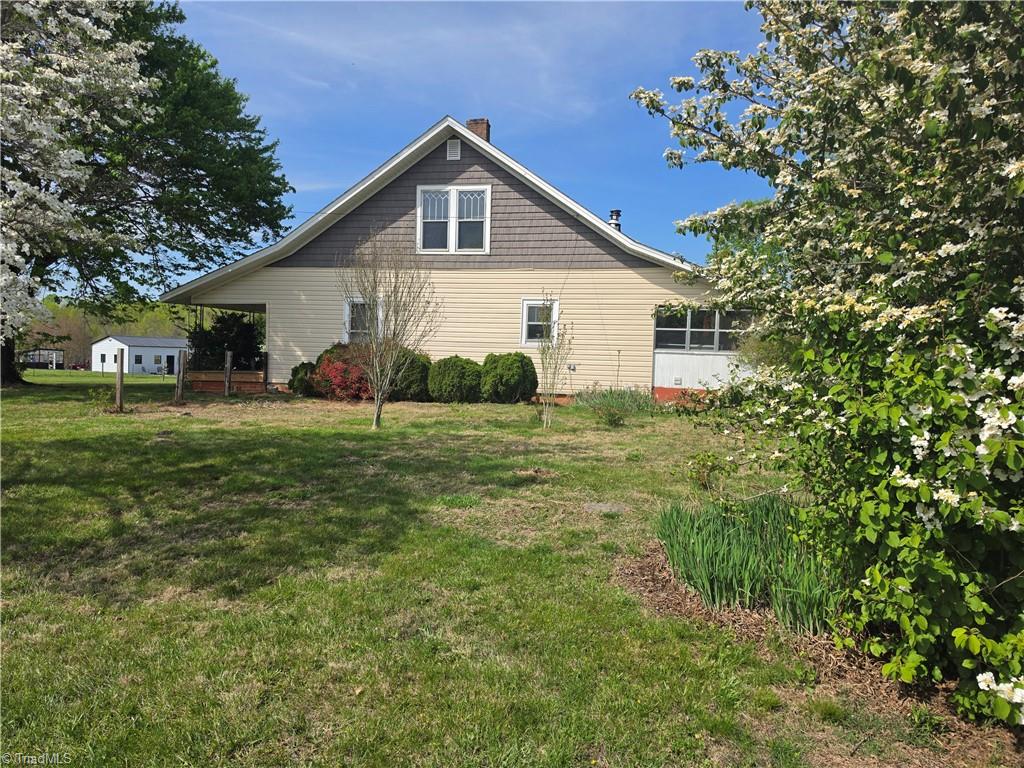 2729 Asbury Road Mount Airy, NC 27030 - Photo 4 of 36