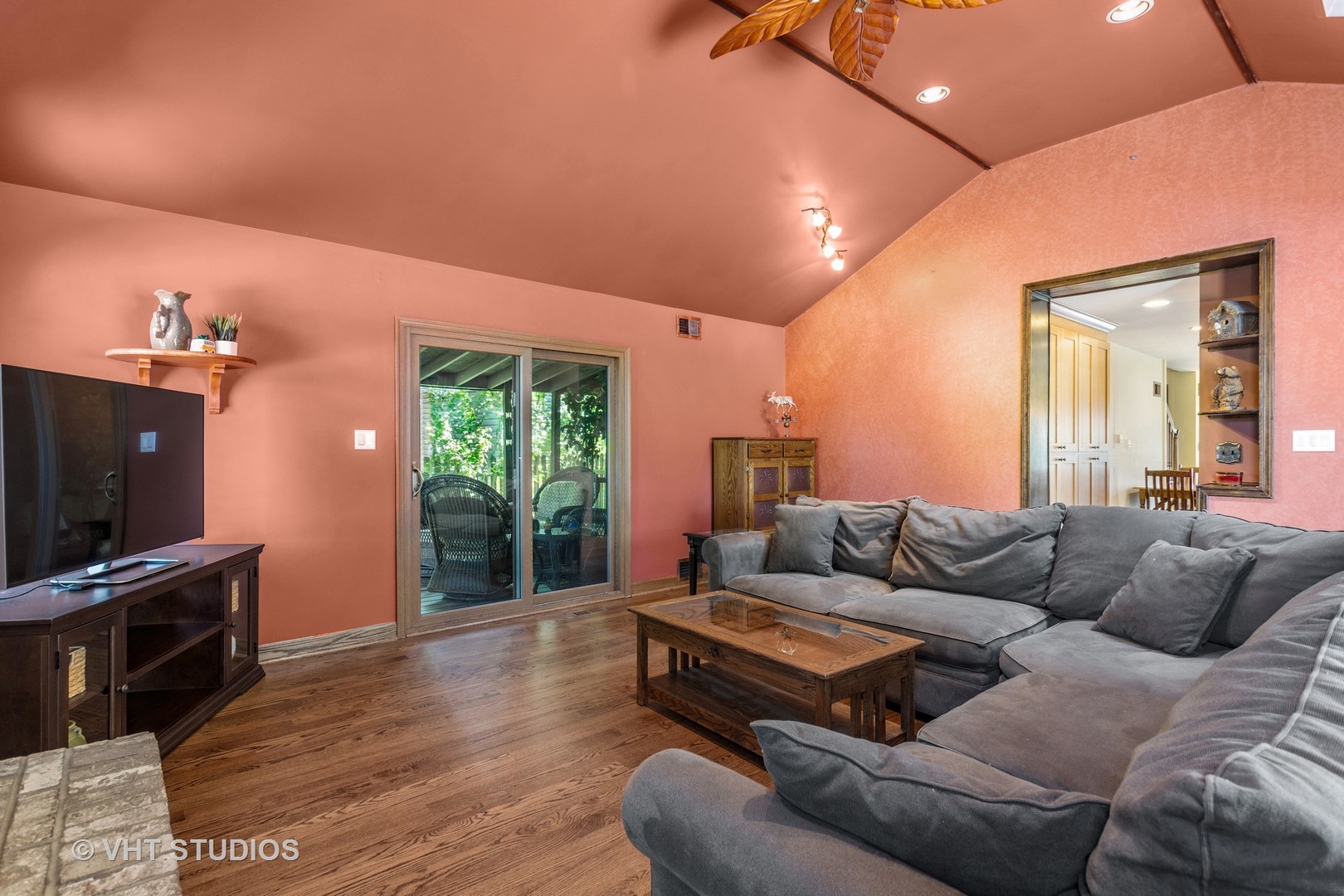 110 Caroline Avenue Elmhurst, IL 60126 - Photo 9 of 31