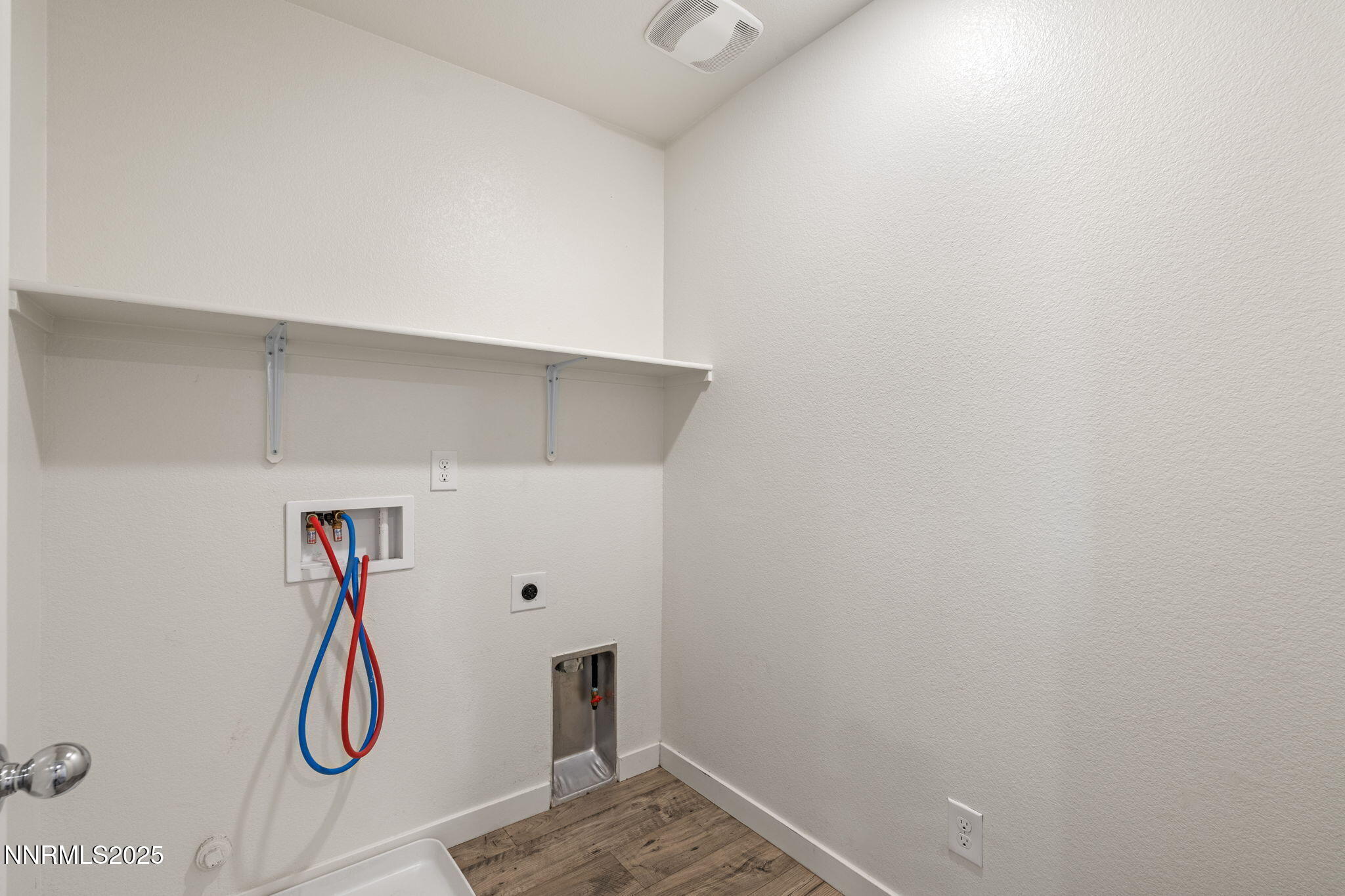 8791 Portia Drive Reno, NV 89506 - Photo 24 of 28 a bathroom with a shower