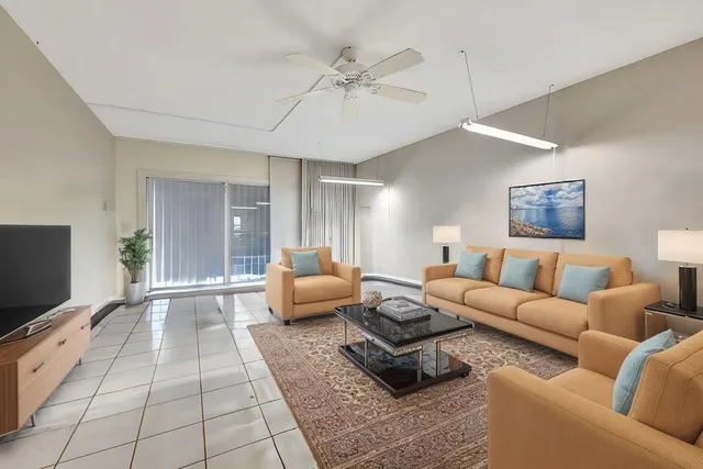 $275,000 | 900 Southwest 12th Street, Unit 110, Fort Lauderdale, FL 33315