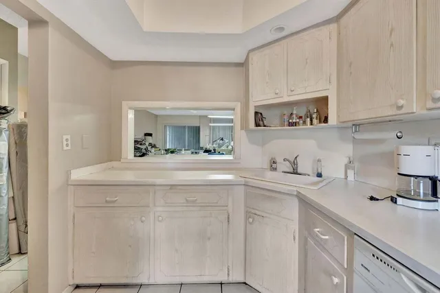 $275,000 | 900 Southwest 12th Street, Unit 110, Fort Lauderdale, FL 33315