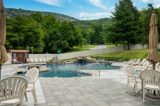 $270,000 | 4 Sunrise Drive, Unit 10, Vernon, NJ 07462