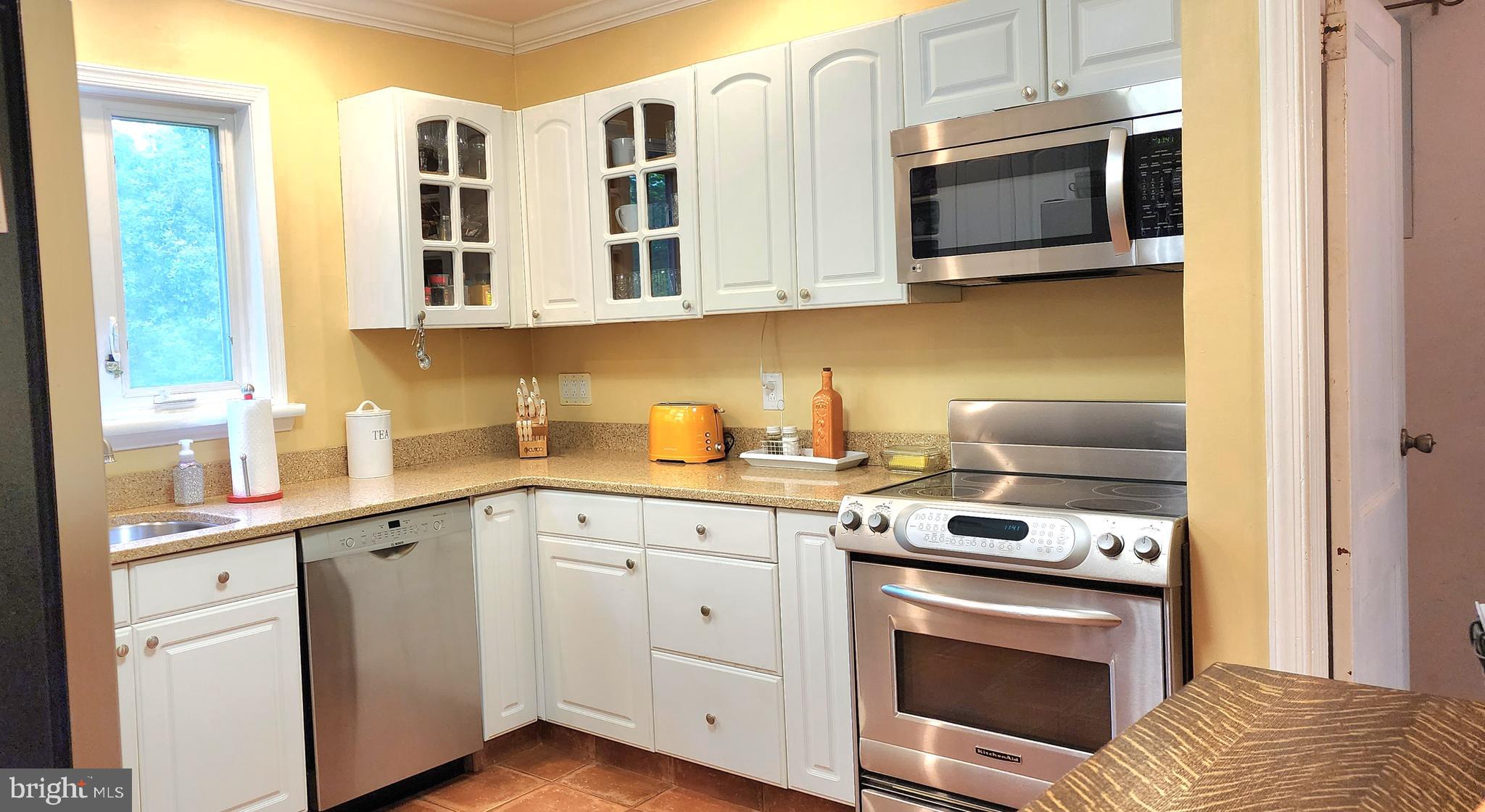 6534 Spring Road Springfield, VA 22150 - Photo 5 of 24