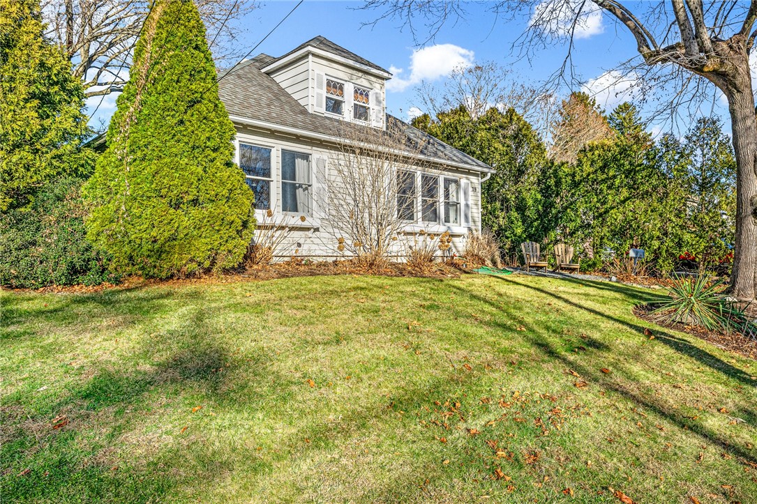 39 Chachapacassett Road Barrington, RI 02806 - Photo 3 of 30