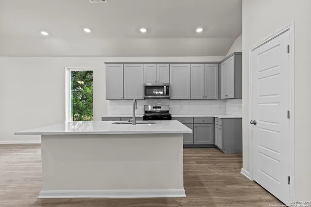 $299,999 | 15556 Bonnethead Road, San Antonio, TX 78253