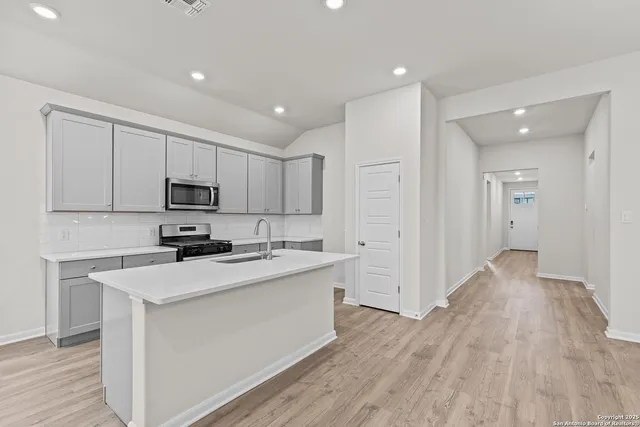 $299,999 | 15556 Bonnethead Road, San Antonio, TX 78253