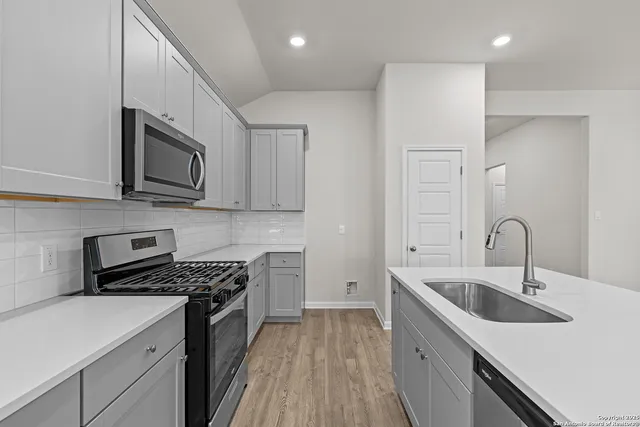 $299,999 | 15556 Bonnethead Road, San Antonio, TX 78253