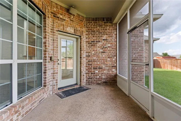 a view of entryway with a door