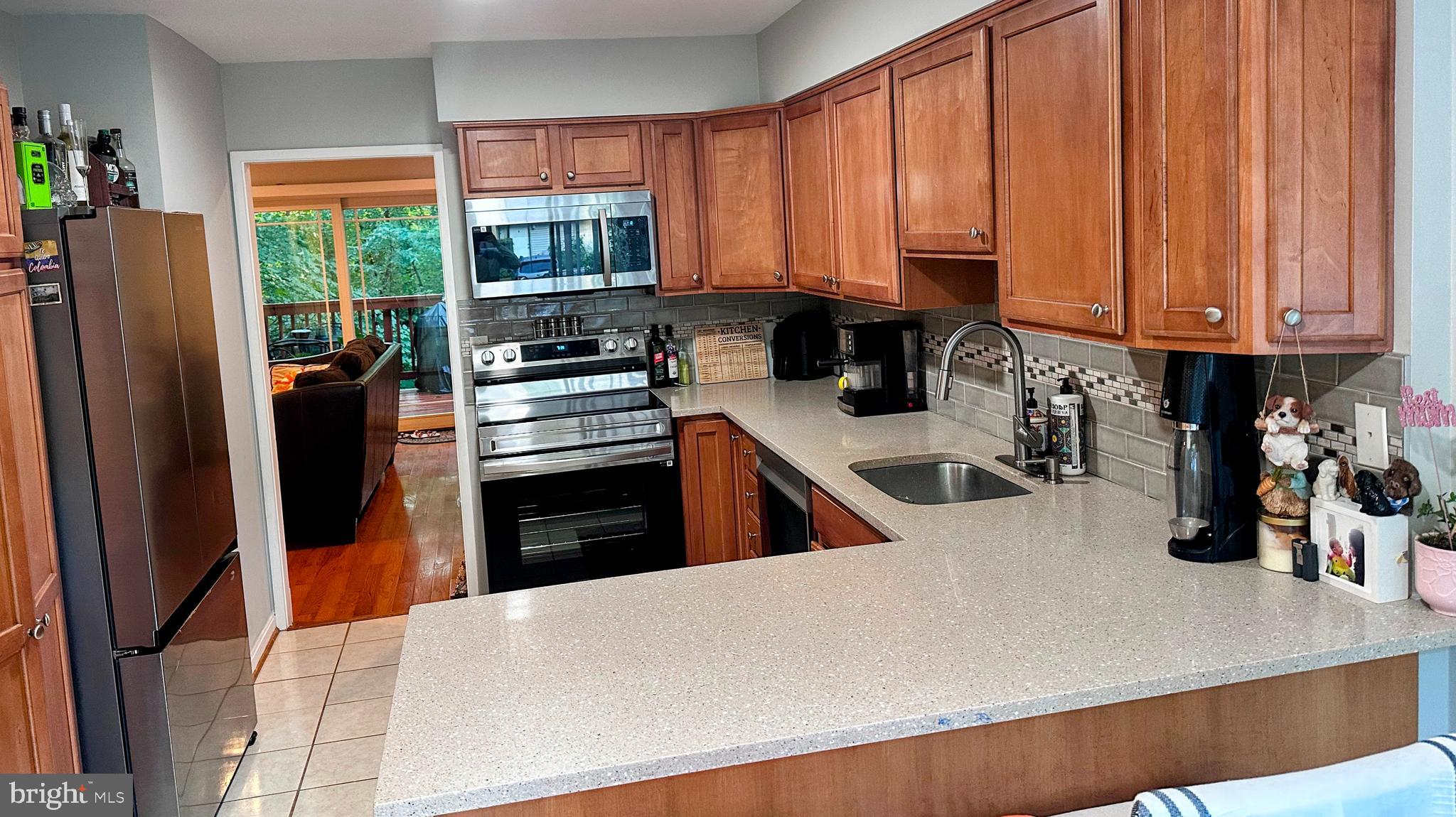 2212 Coppersmith Square Reston, VA 20191 - Photo 4 of 28