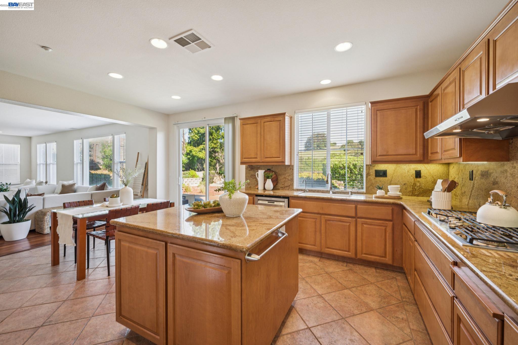 28862 Bay Heights Road Hayward, CA 94542 - Photo 13 of 59