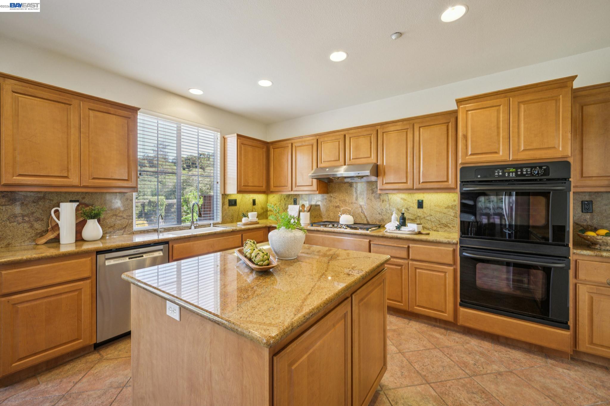 28862 Bay Heights Road Hayward, CA 94542 - Photo 18 of 59