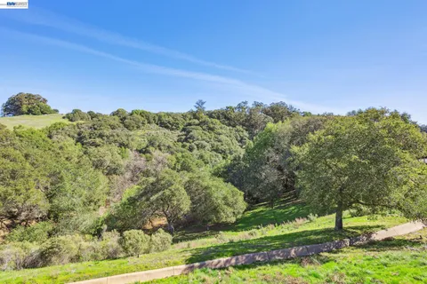 $1,985,000 | 28862 Bay Heights Road, Hayward, CA 94542