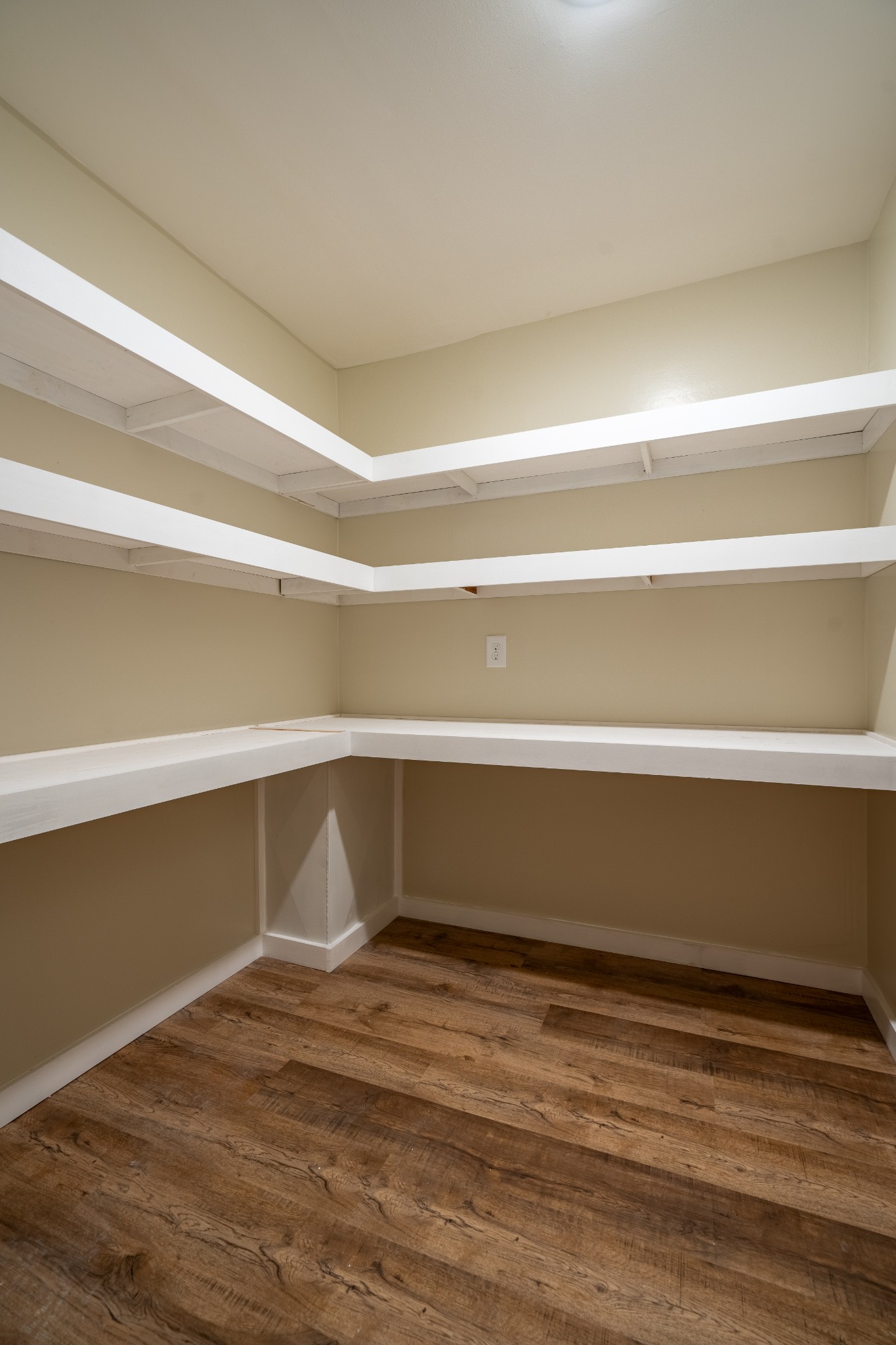 1017 Hayes Road Lawrenceburg, TN 38464 - Photo 21 of 56 7x7 pantry