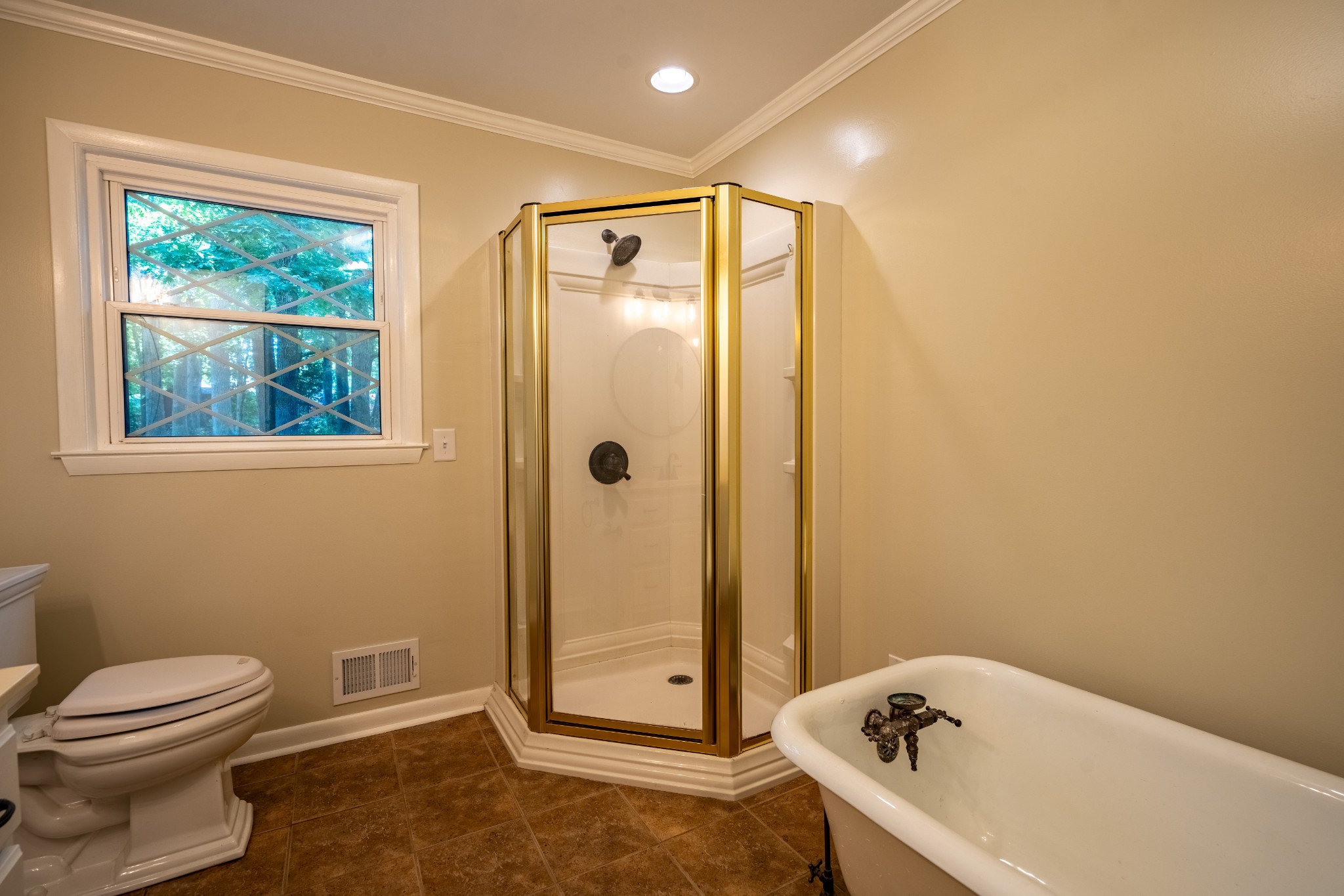 1017 Hayes Road Lawrenceburg, TN 38464 - Photo 27 of 56 Guest bathroom