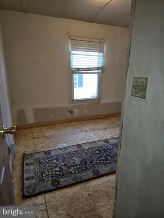 a view of a bath room