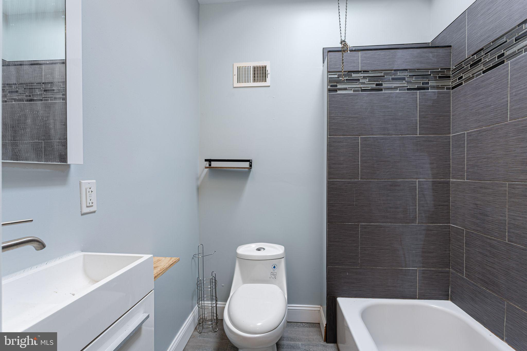 1449 South 32nd Street, Unit 2 Philadelphia, PA 19146 - Photo 16 of 19