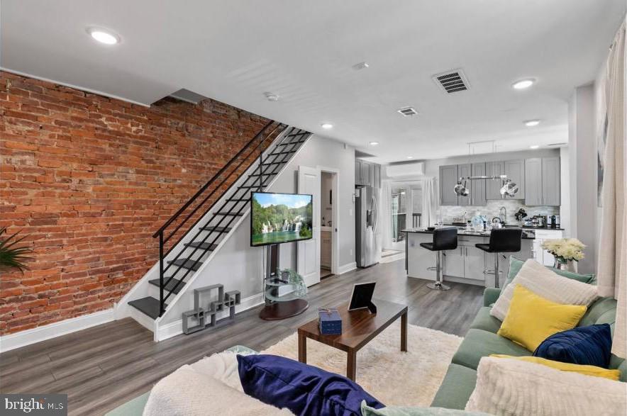 1449 South 32nd Street, Unit 2 Philadelphia, PA 19146 - Photo 4 of 19
