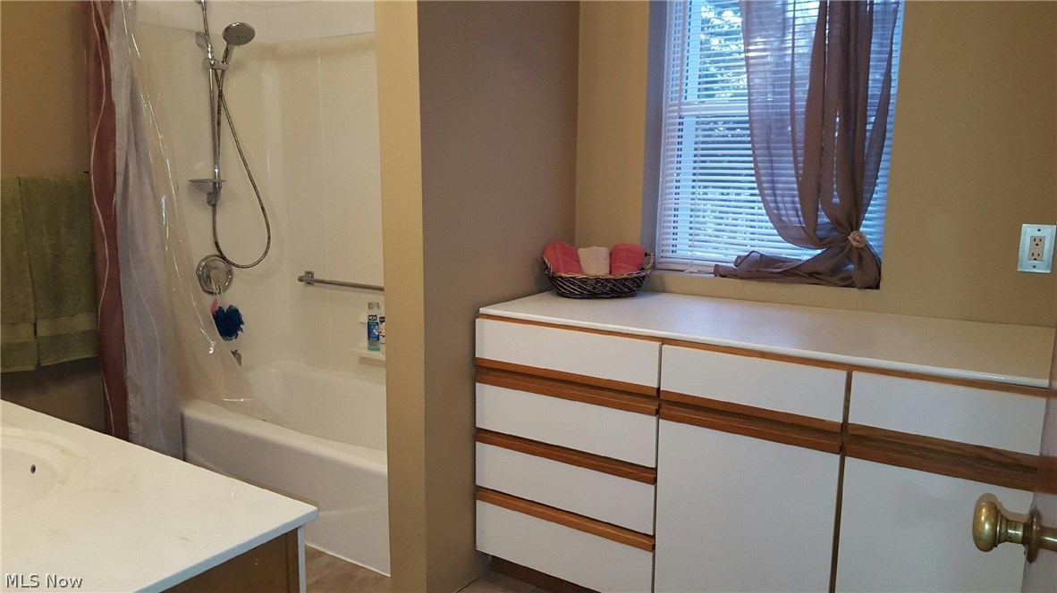 4030 Harris Road Broadview Heights, OH 44147 - Photo 17 of 26 Gallery Image 17