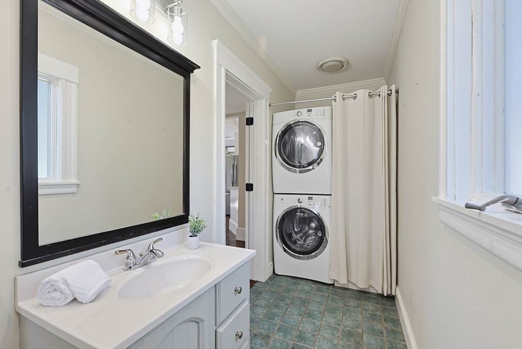 138 Marble Street Stoneham, MA 02180 - Photo 18 of 41