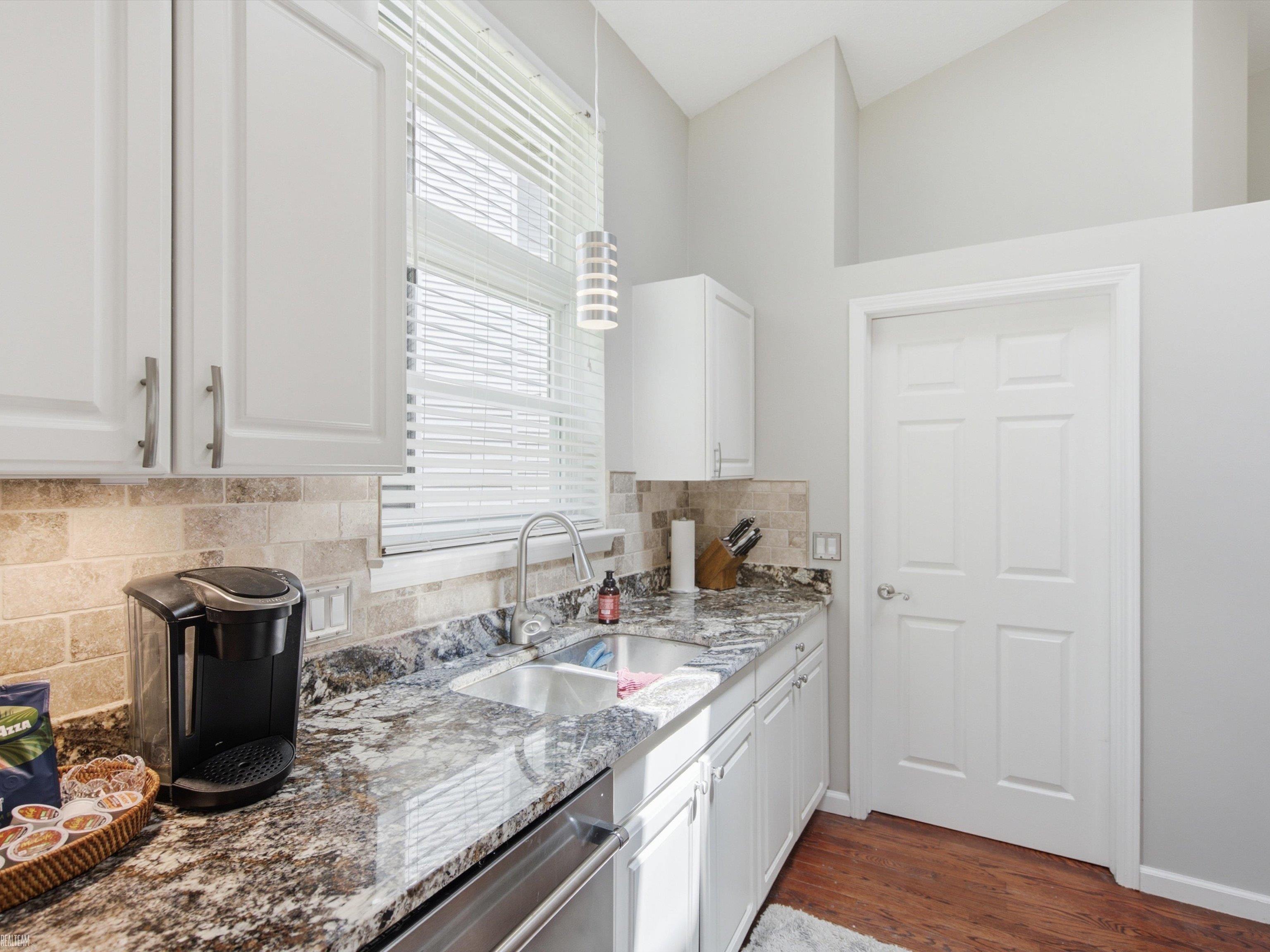 4652 Amberwood Court Rochester, MI 48306 - Photo 12 of 45